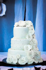 Picture of wedding cake with white frosting.